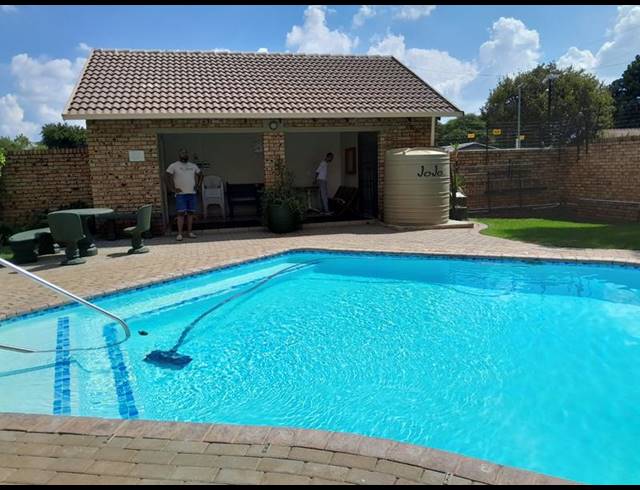 3 BEDROOM TOWNHOUSE FOR SALE IN ANNLIN